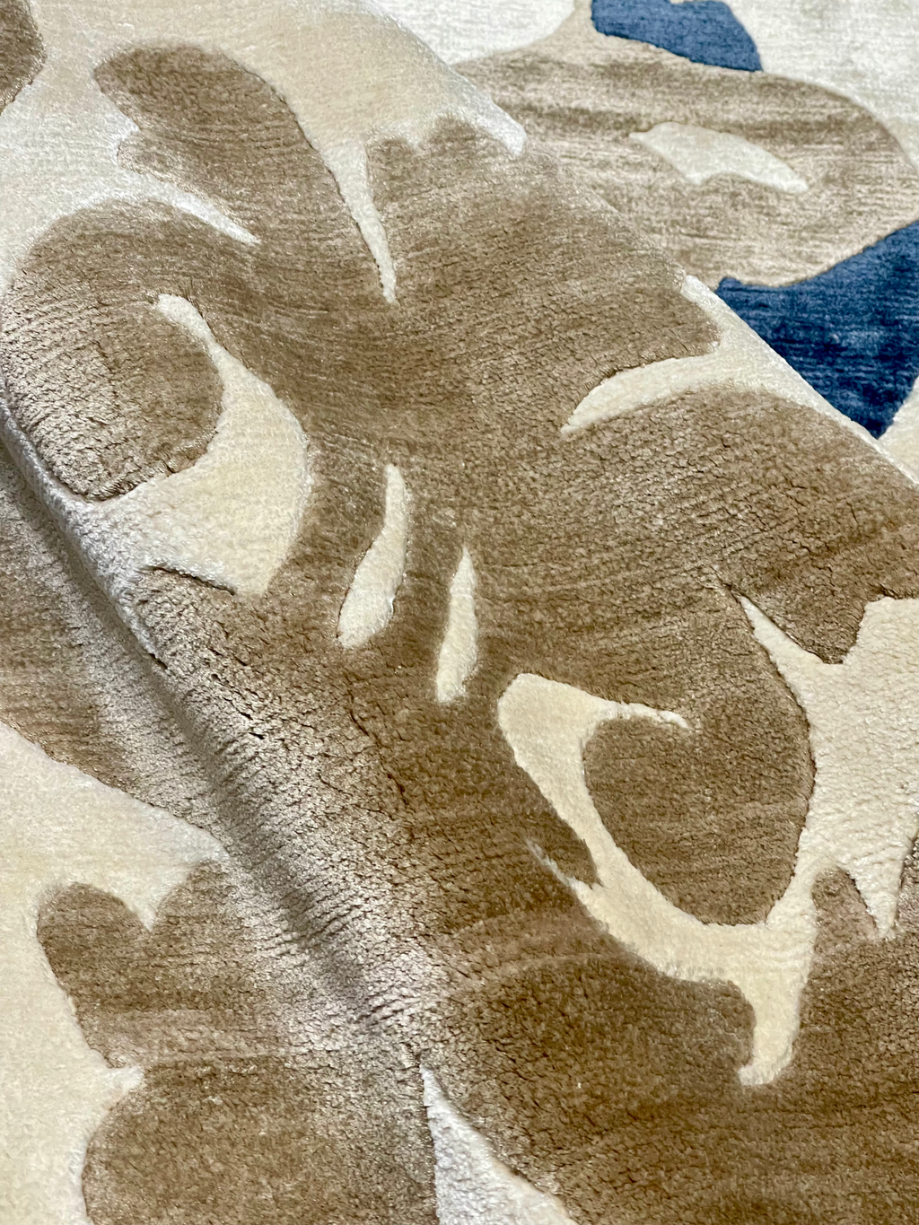 Ghost Deep Blue Luxury Rug 180 X 270