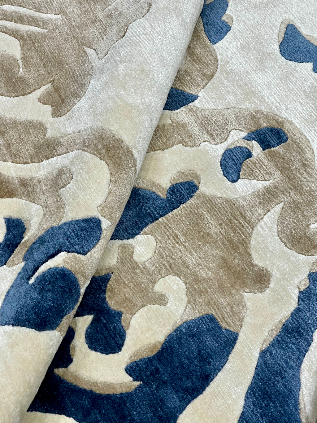 Ghost Deep Blue Luxury Rug 180 X 270